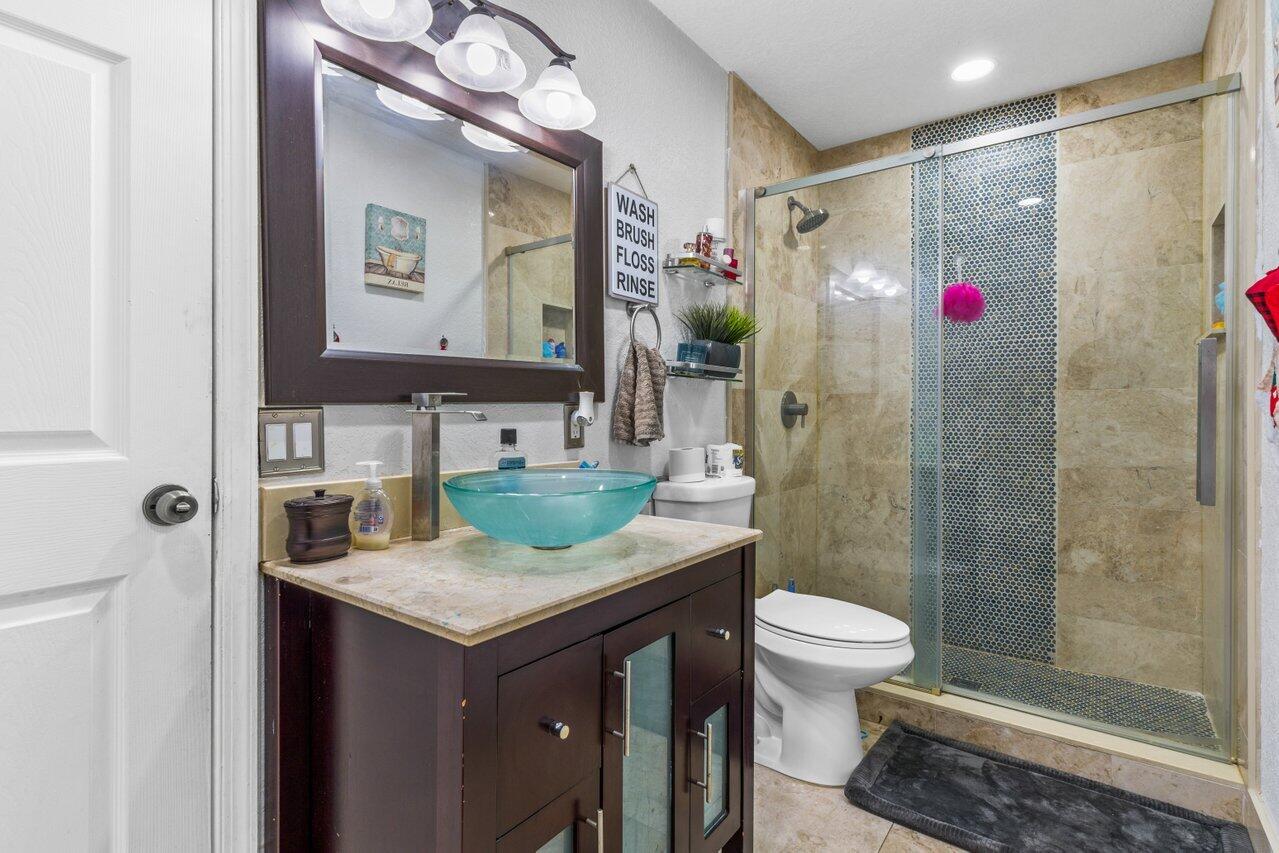 9714 Colorado Court Boca Raton, FL 33434 - Photo 14 of 28 2nd bathroom
