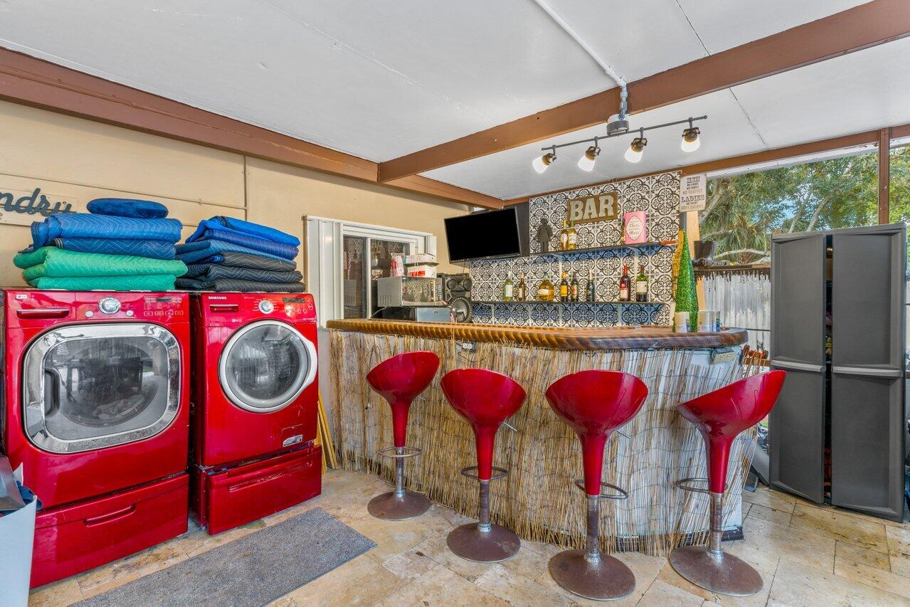9714 Colorado Court Boca Raton, FL 33434 - Photo 21 of 28 Outside bar & Laundry facility