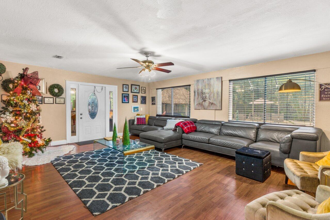 9714 Colorado Court Boca Raton, FL 33434 - Photo 22 of 28 GREAT FAMILY LIVING ROOM