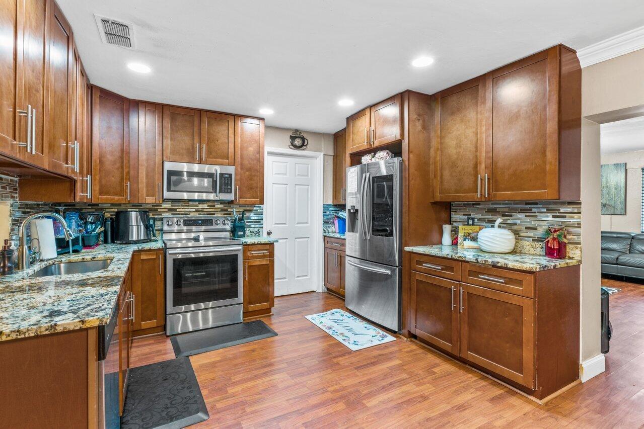9714 Colorado Court Boca Raton, FL 33434 - Photo 9 of 28 009-9714ColoradoCourt-BocaRaton-FL-33434