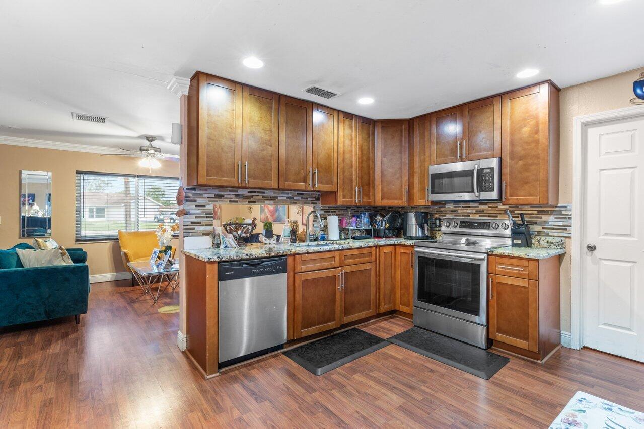 9714 Colorado Court Boca Raton, FL 33434 - Photo 10 of 28 010-9714ColoradoCourt-BocaRaton-FL-33434