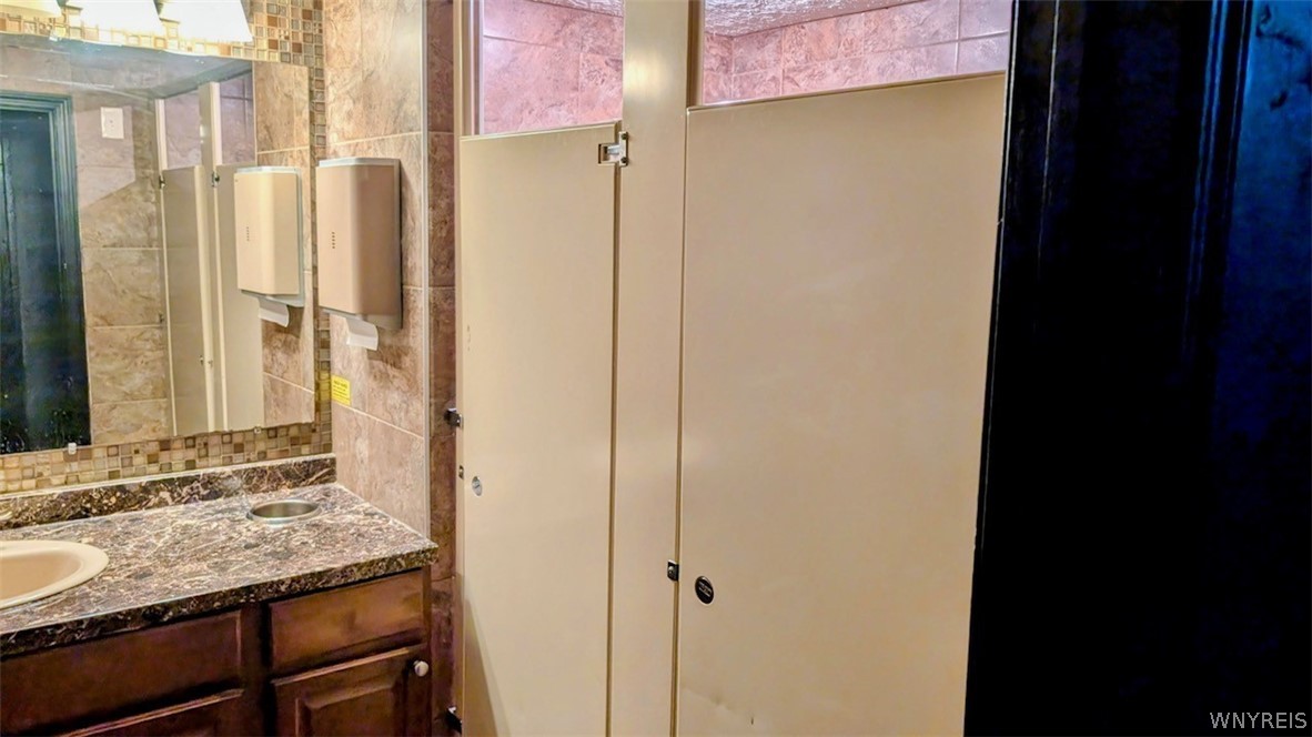 435 3rd Street Niagara Falls, NY 14301 - Photo 15 of 34