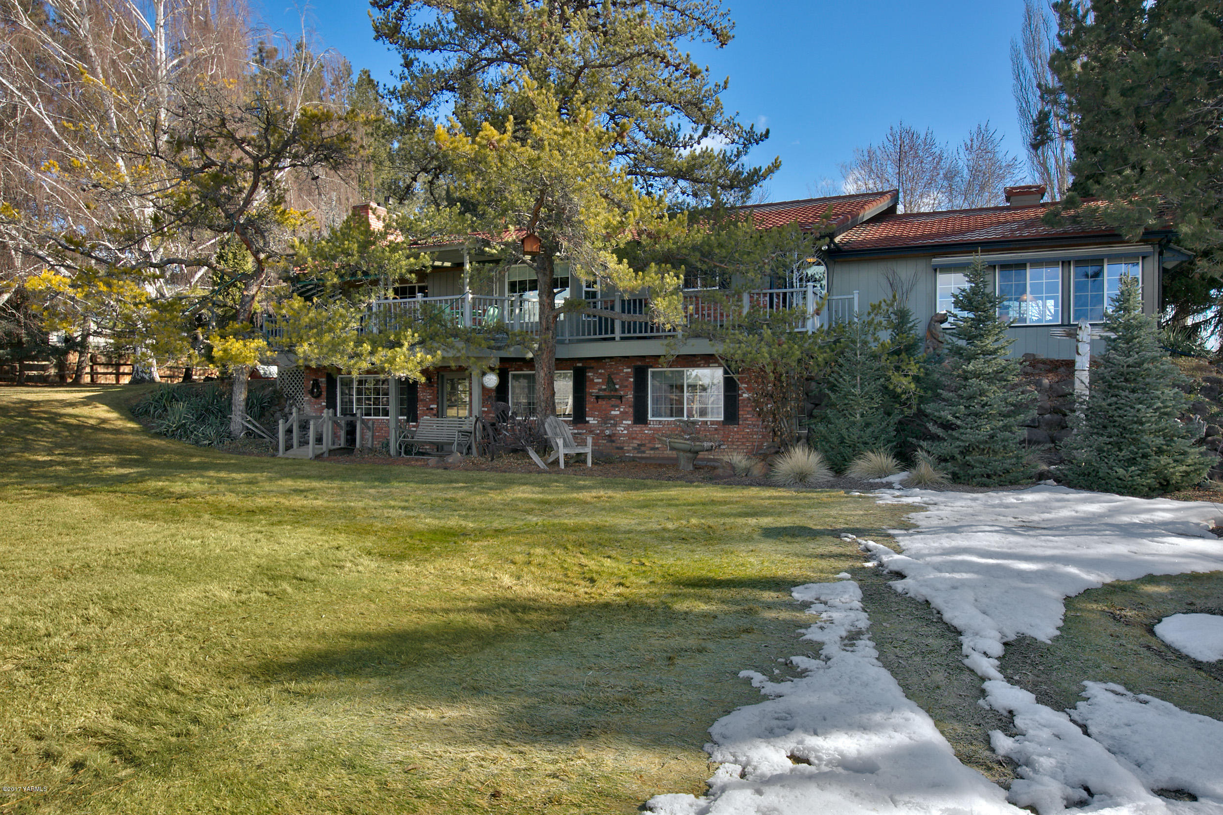 7503 Bittner Road Yakima, WA 98901 - Photo 2 of 31 a view of a house with a swimming pool