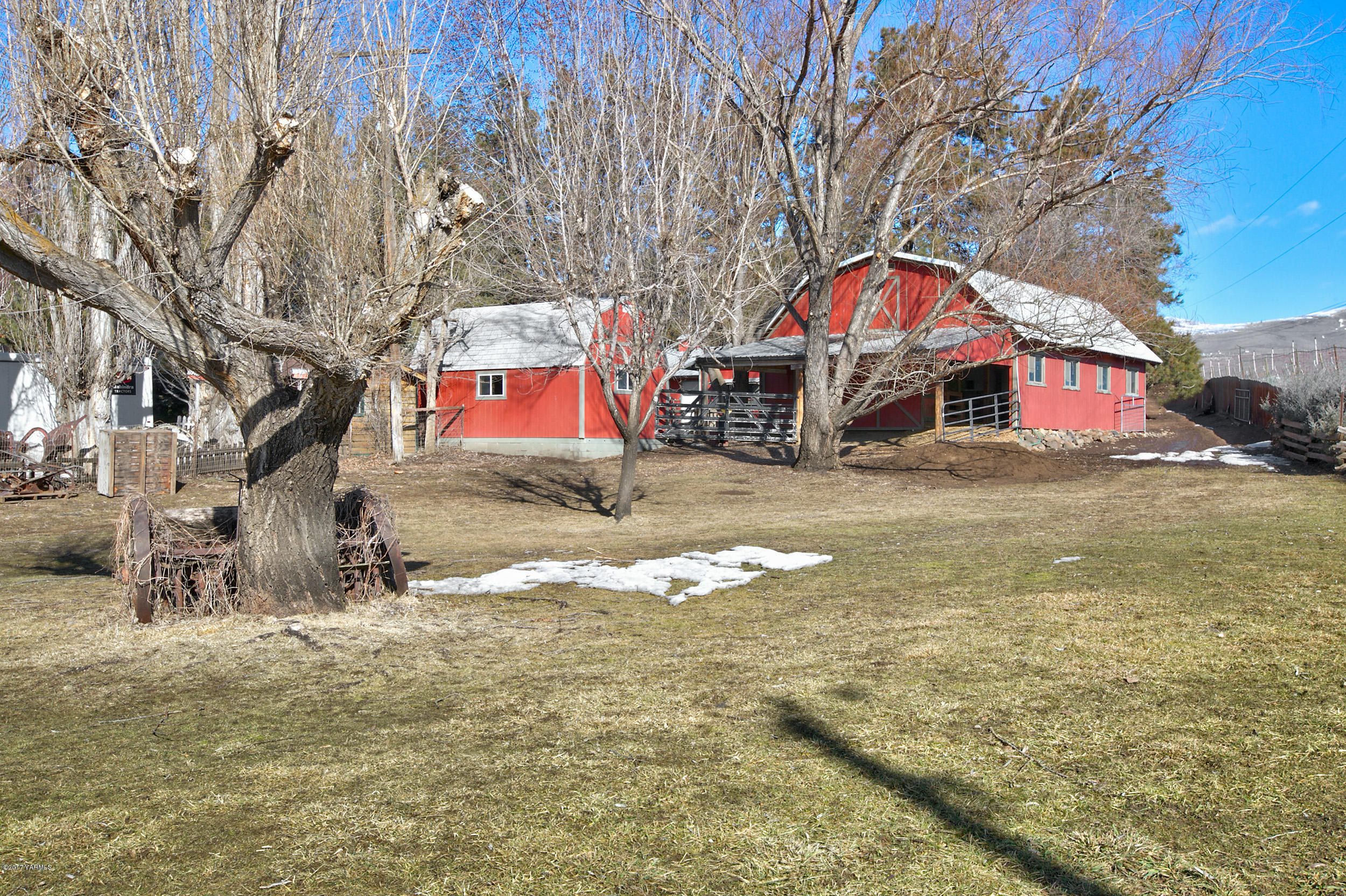 7503 Bittner Road Yakima, WA 98901 - Photo 28 of 31 a view of large trees with a yard