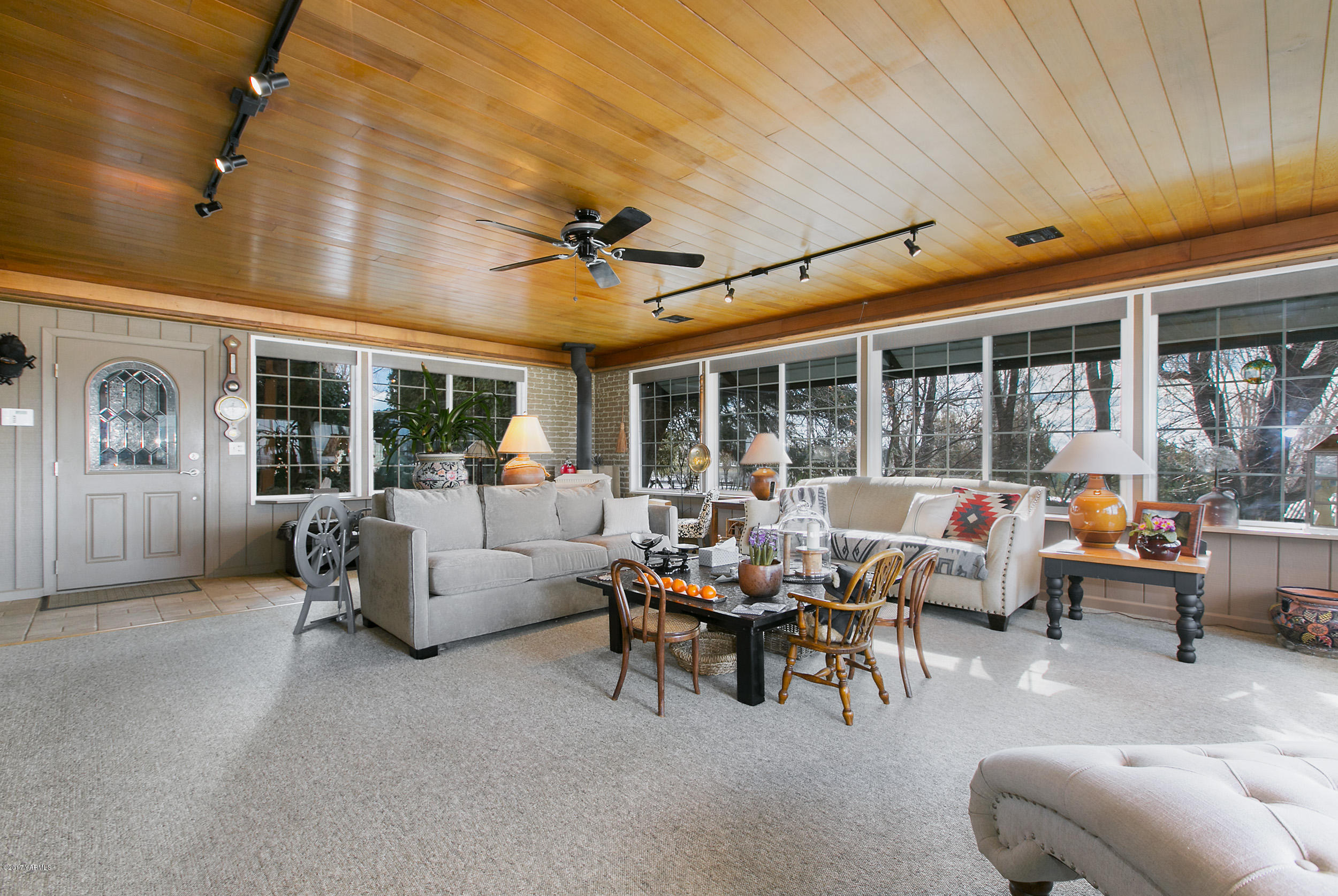 7503 Bittner Road Yakima, WA 98901 - Photo 5 of 31 a living room with furniture and a large window