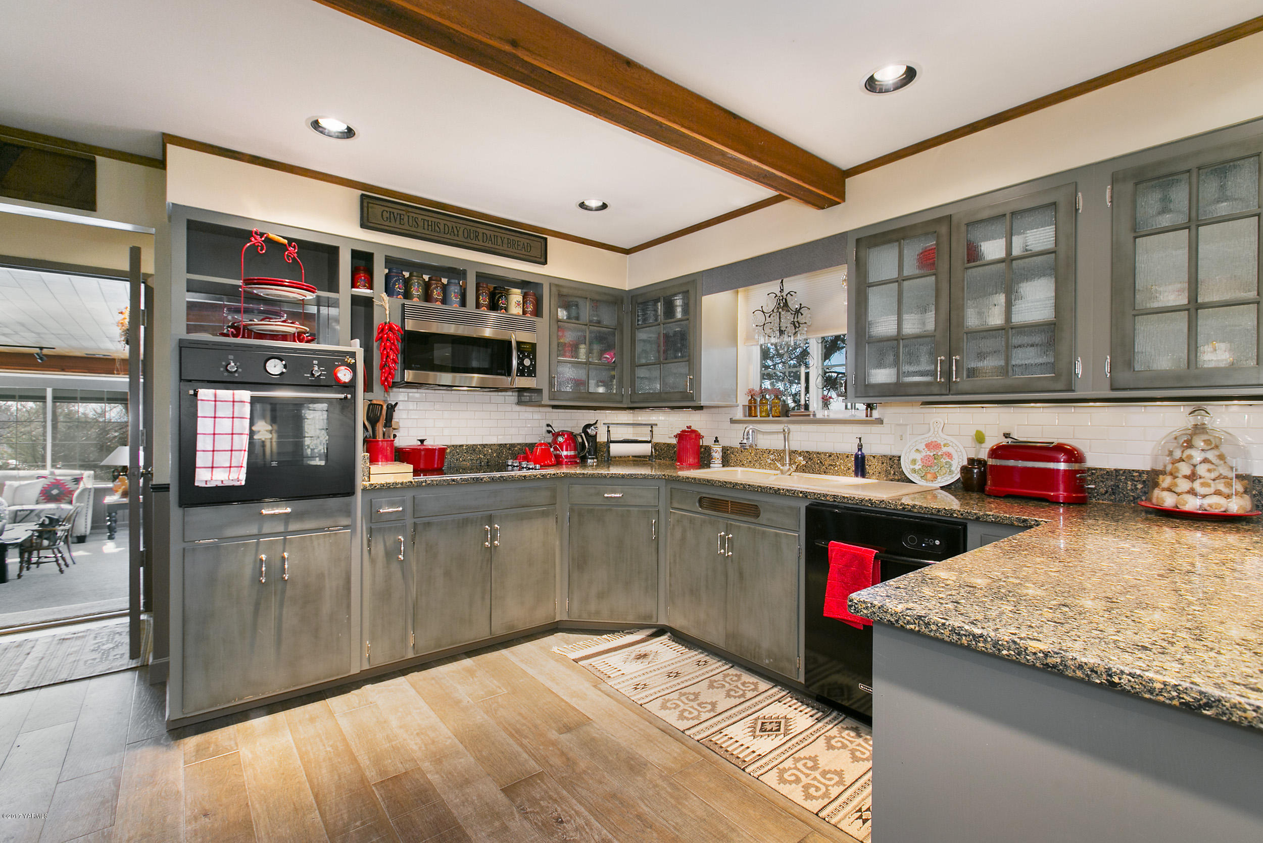 7503 Bittner Road Yakima, WA 98901 - Photo 9 of 31 a kitchen with a stove and a refrigerator