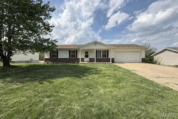 $295,000 | 907 Westbrook Drive, Warrenton, MO 63383