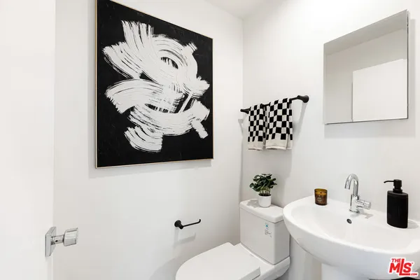 $4,900 | 220 1/2 North Coronado Street, Los Angeles, CA 90026