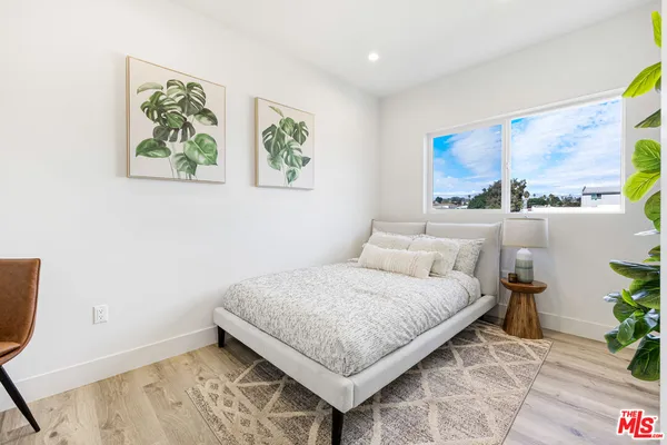 $4,900 | 220 1/2 North Coronado Street, Los Angeles, CA 90026