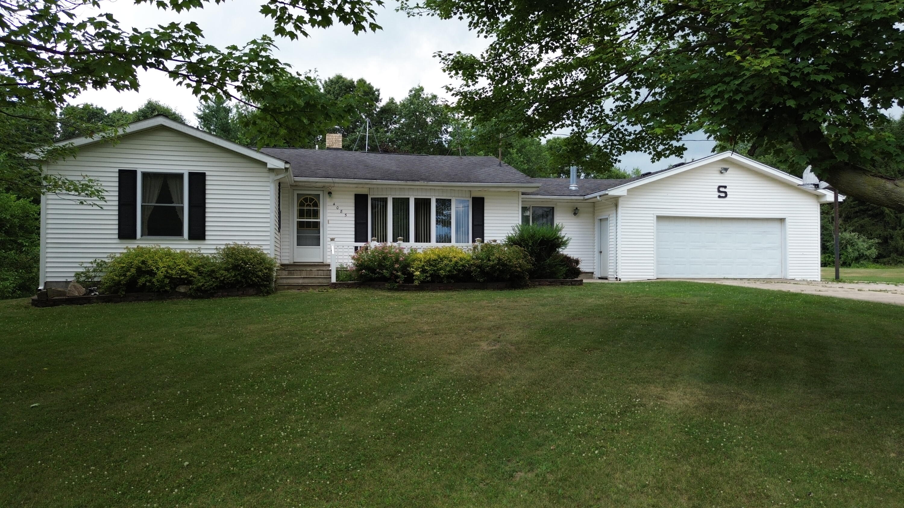 4085 North Cedar Lake Road Edmore, MI 48829 - Photo 1 of 14 mainpic