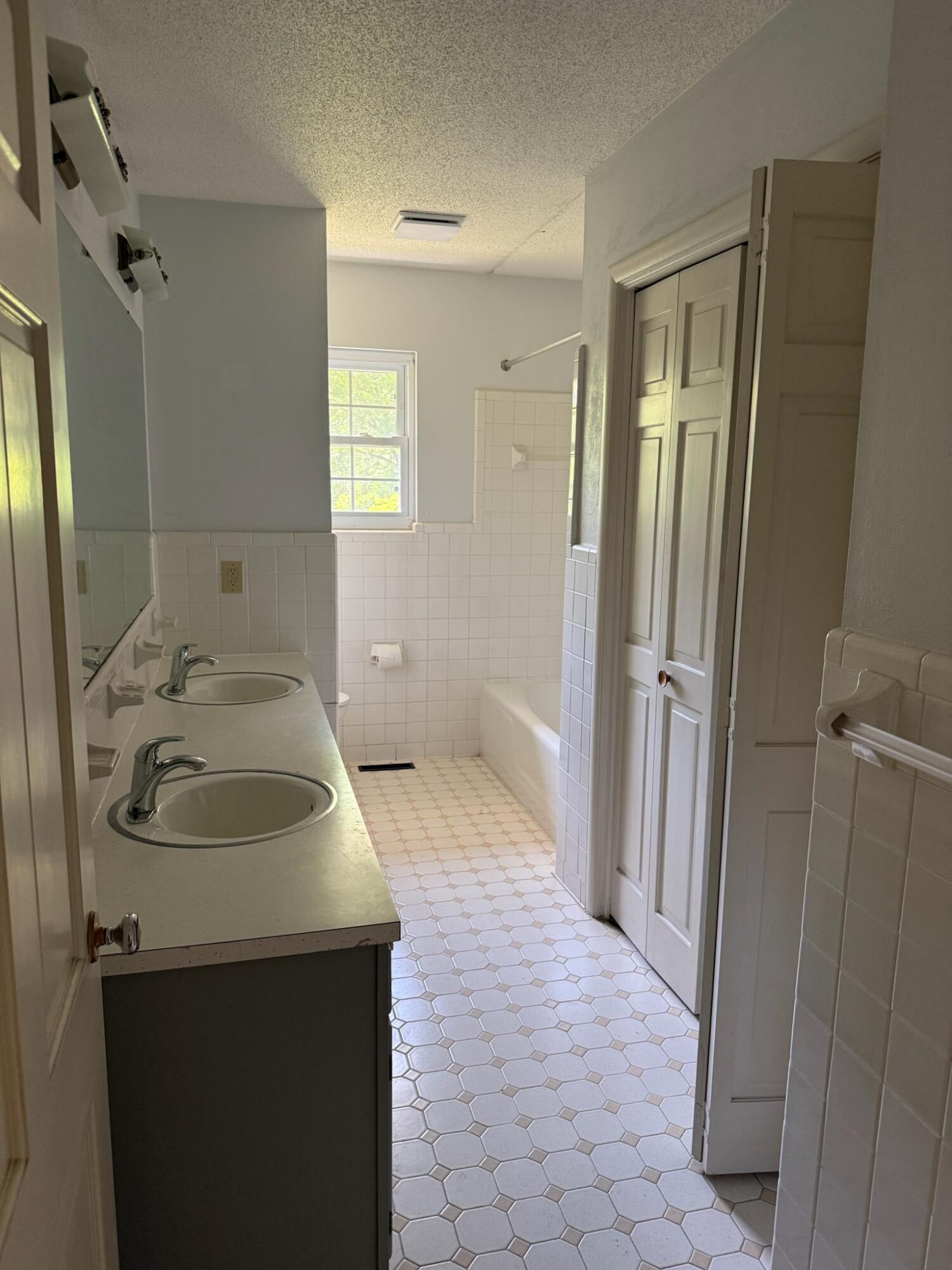 923 West Crest Road Chattanooga, TN 37404 - Photo 25 of 29 B7B401A8-D634-4EC9-9EEA-B619A2A508D6
