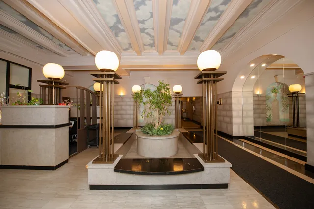 $285,000 | 5300 South Shore Drive, Unit 111, Chicago, IL 60615