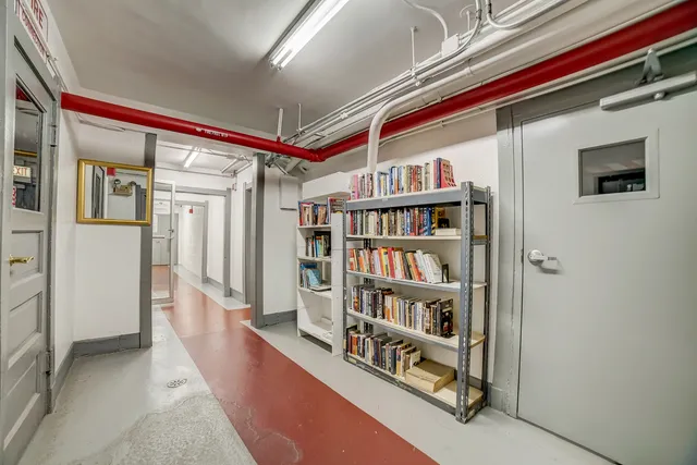 $285,000 | 5300 South Shore Drive, Unit 111, Chicago, IL 60615