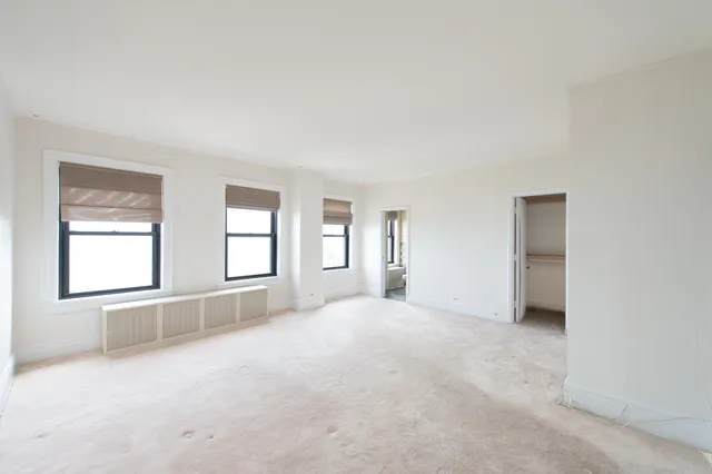 $285,000 | 5300 South Shore Drive, Unit 111, Chicago, IL 60615