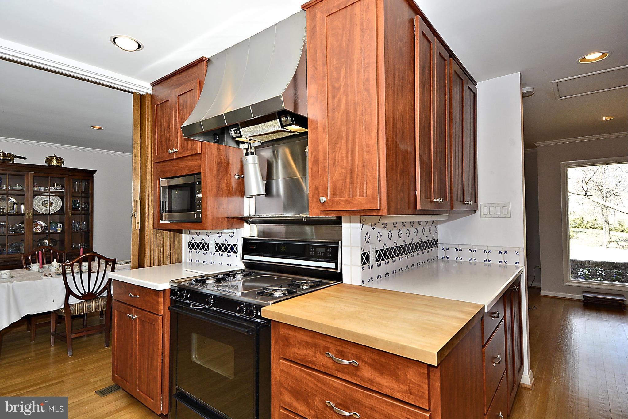 9921 Vale Road Vienna, VA 22181 - Photo 2 of 30 Kitchen