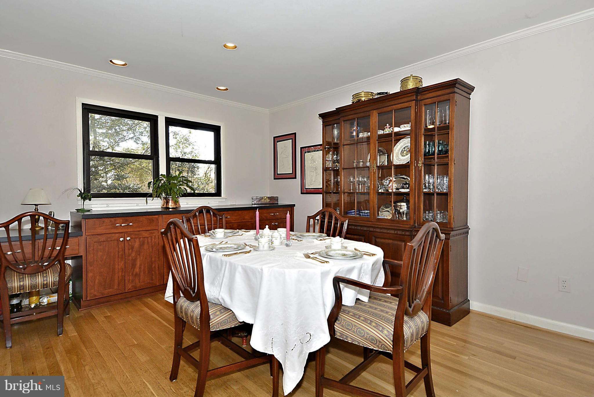 9921 Vale Road Vienna, VA 22181 - Photo 5 of 30 Dining Room