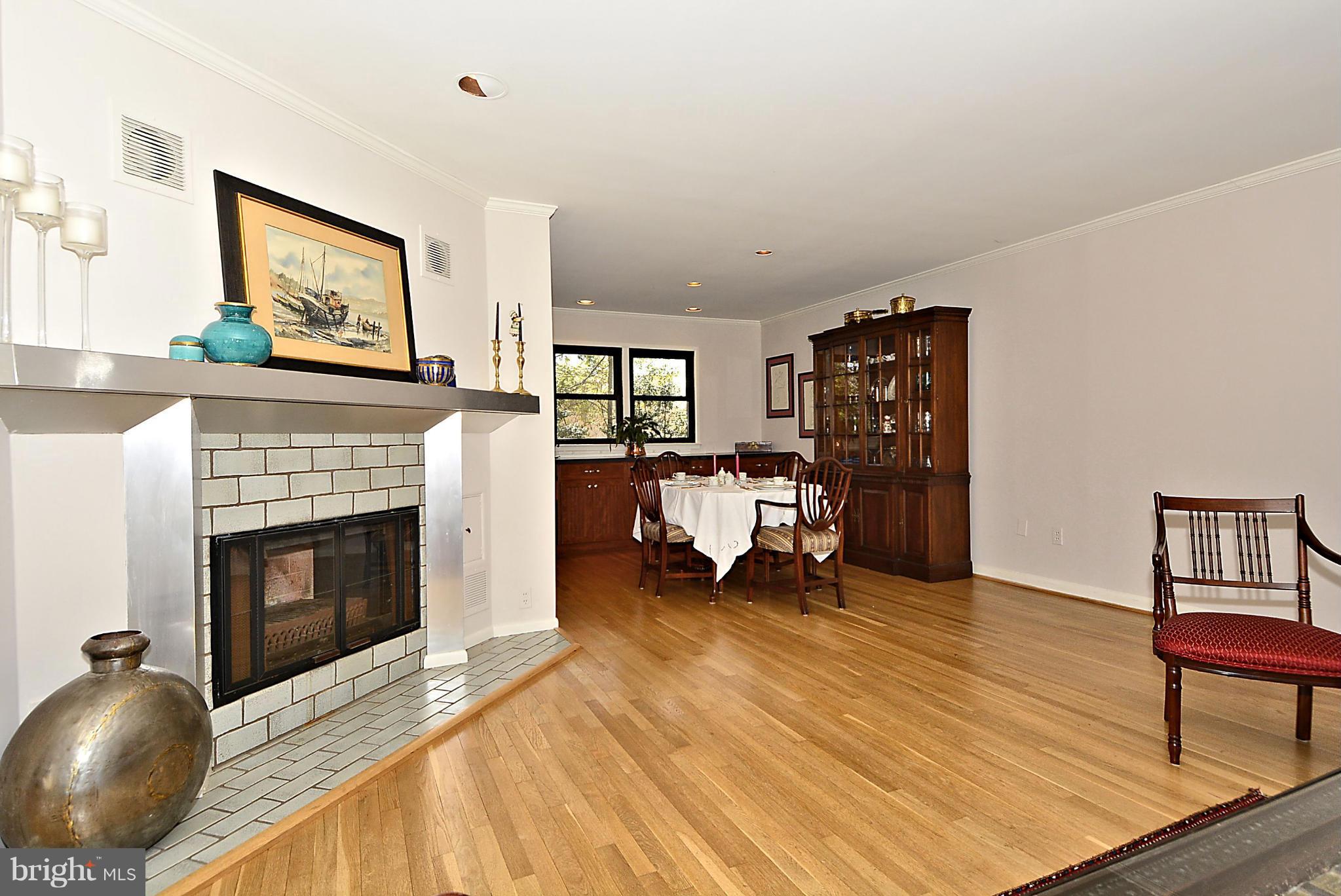 9921 Vale Road Vienna, VA 22181 - Photo 6 of 30 Dining Room