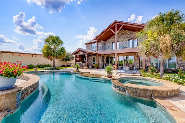 $849,900 | 108 Waterstone Drive, Montgomery, TX 77356