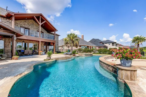 $849,900 | 108 Waterstone Drive, Montgomery, TX 77356