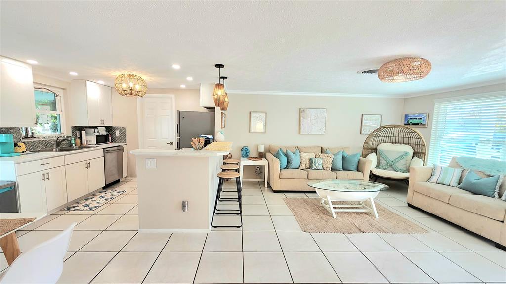 1027 Sunrise Road Venice, FL 34293 - Photo 7 of 53 Gallery Image 7