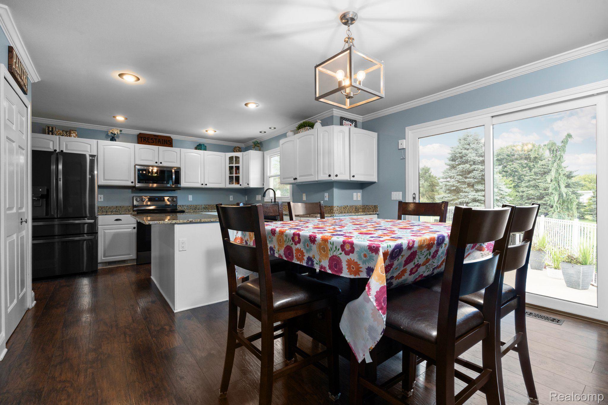 3310 Middle Road Highland, MI 48357 - Photo 10 of 45 Walk into the Kitchen with eat in dining