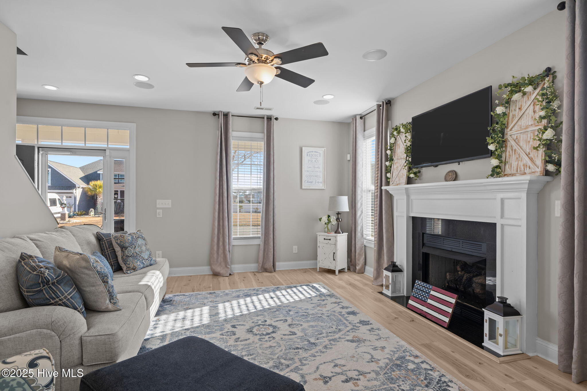 1807 Olde Farm Road Morehead City, NC 28557 - Photo 2 of 53 Living Room