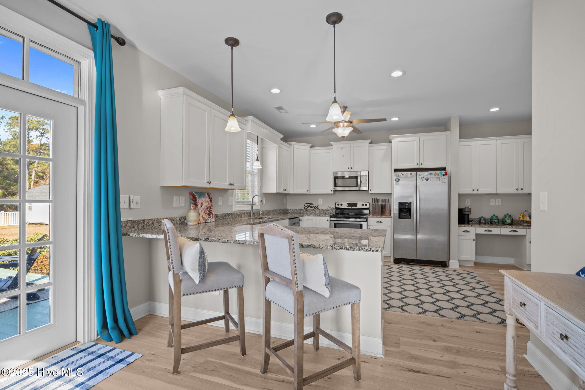 1807 Olde Farm Road Morehead City, NC 28557 - Photo 9 of 53 Peninsula Bar Seating