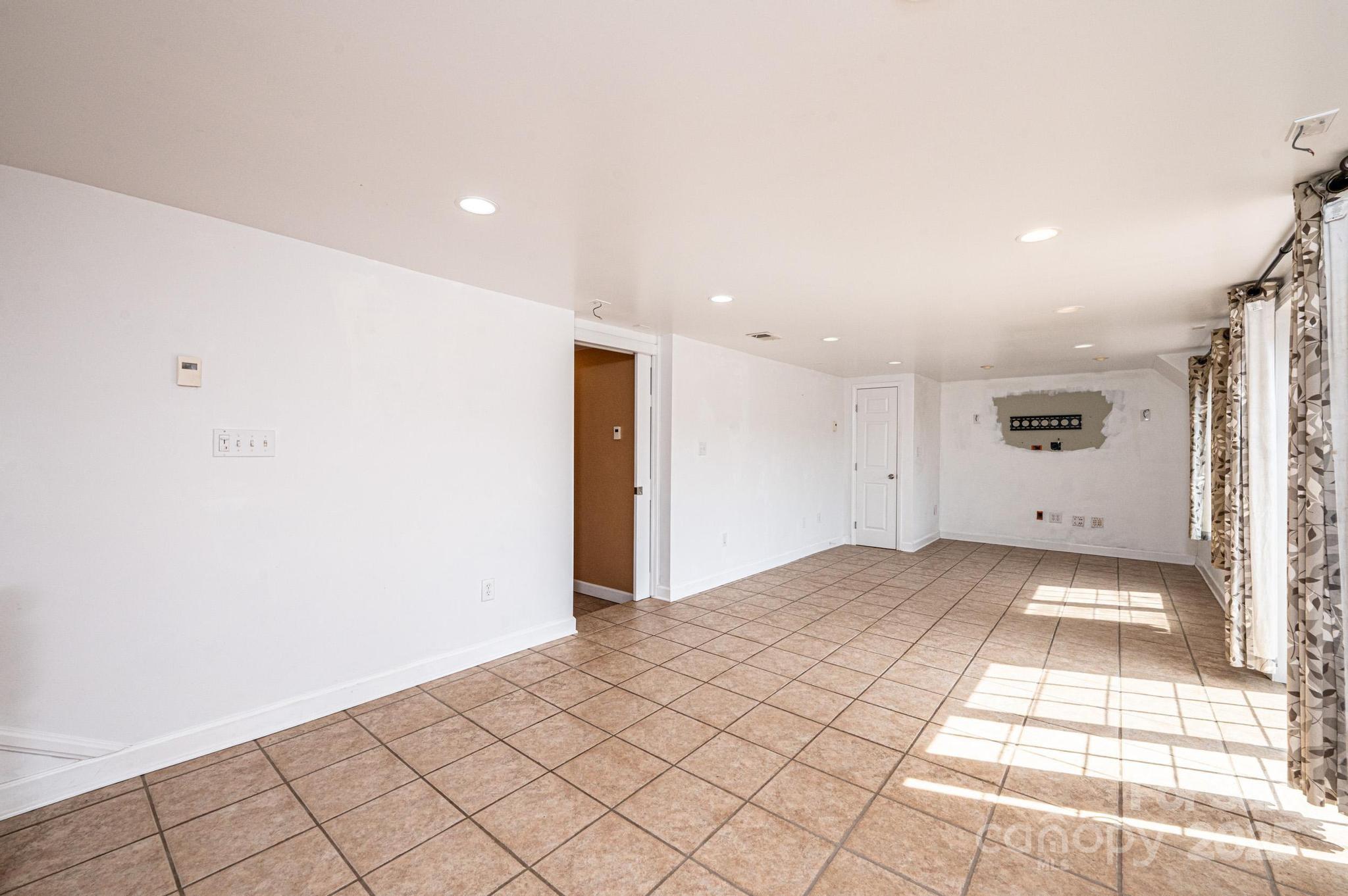 4846 Midway Sand Road Hickory, NC 28601 - Photo 18 of 48 a view of an empty room