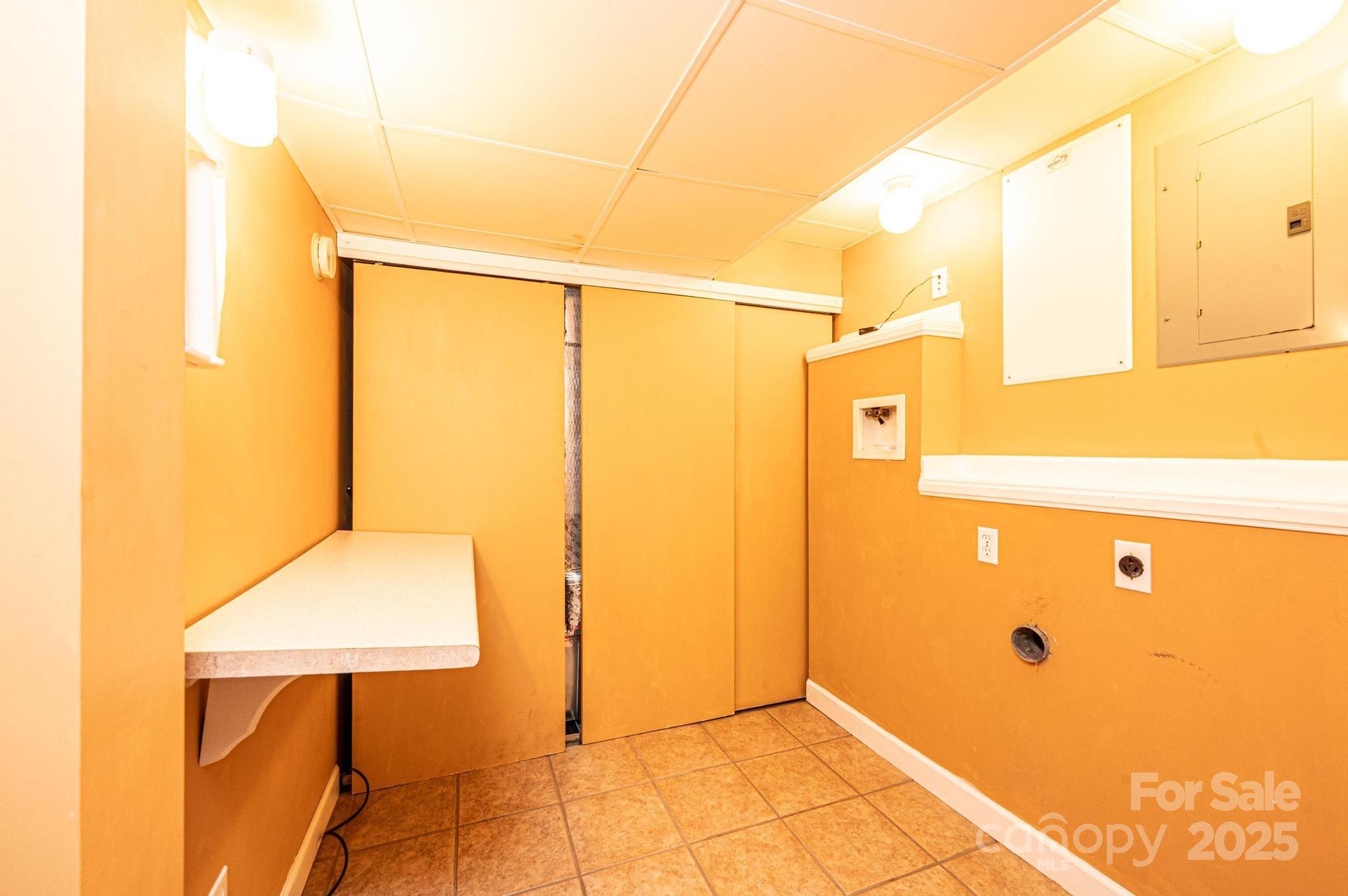 4846 Midway Sand Road Hickory, NC 28601 - Photo 27 of 48 a bathroom with a shower