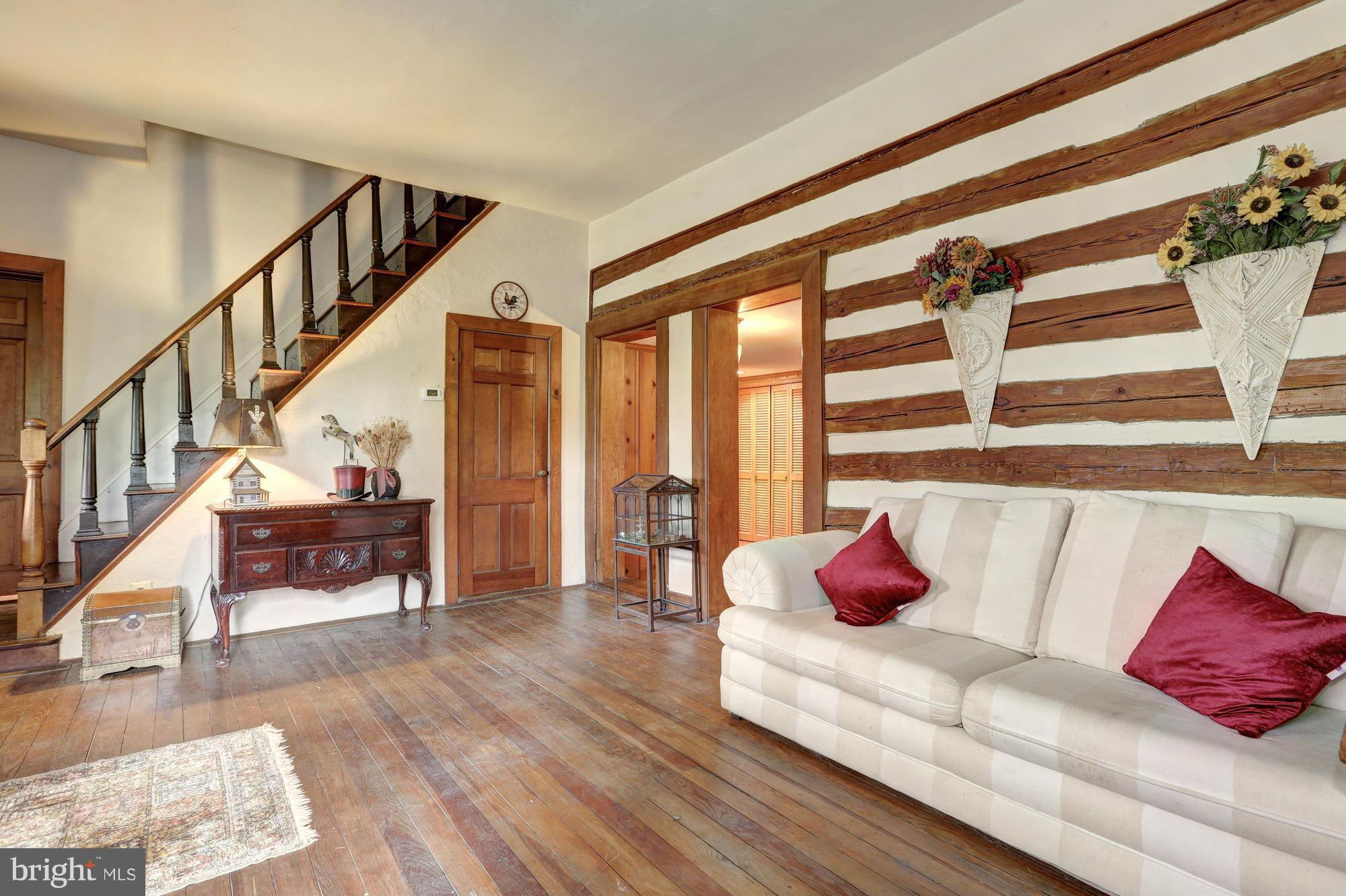 9901 Glen Road Potomac, MD 20854 - Photo 5 of 24 Living Room