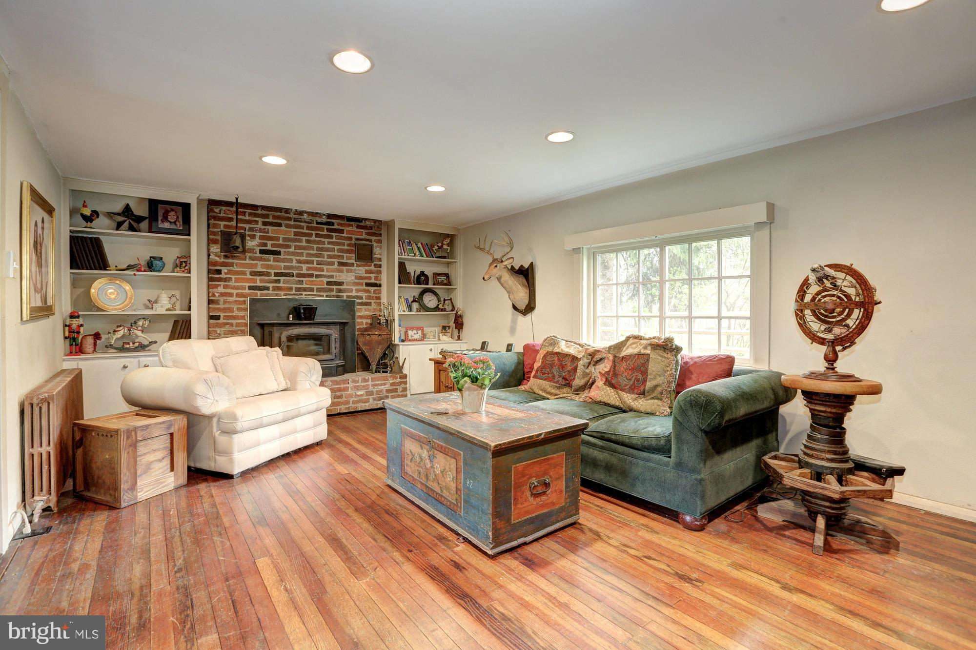 9901 Glen Road Potomac, MD 20854 - Photo 9 of 24 Family Room