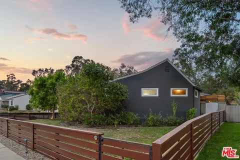 a view of a yard in front of a house