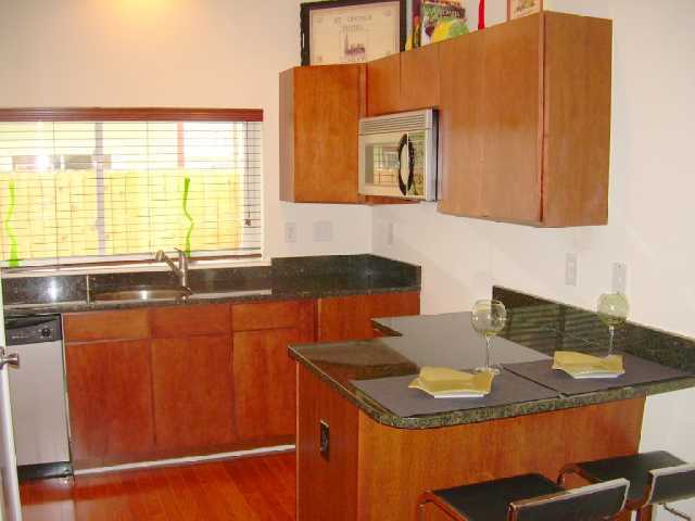 1096 Perry Street Columbus, OH 43201 - Photo 2 of 8