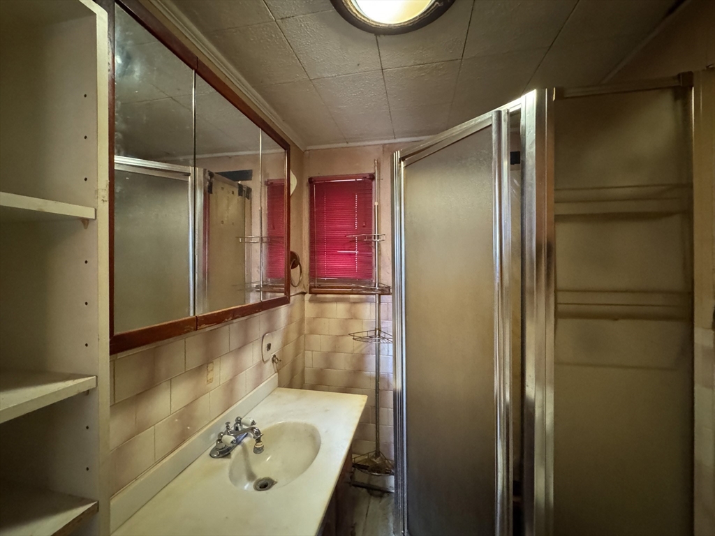 52 Harrison Avenue Auburn, MA 01501 - Photo 20 of 29