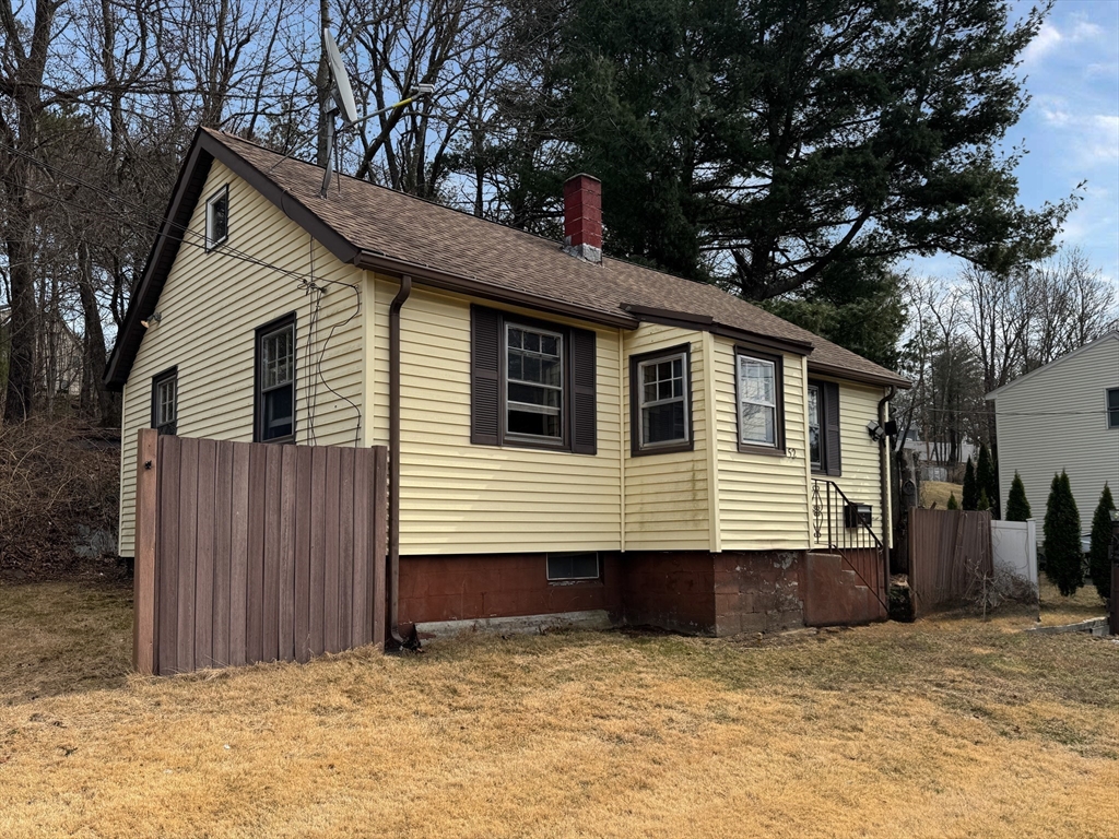 52 Harrison Avenue Auburn, MA 01501 - Photo 2 of 29