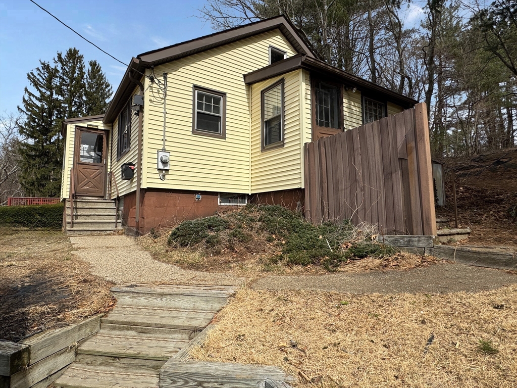 52 Harrison Avenue Auburn, MA 01501 - Photo 3 of 29