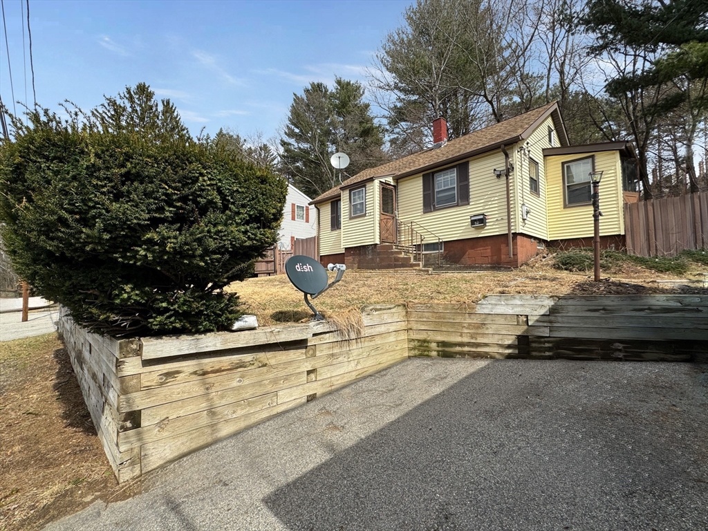 52 Harrison Avenue Auburn, MA 01501 - Photo 4 of 29