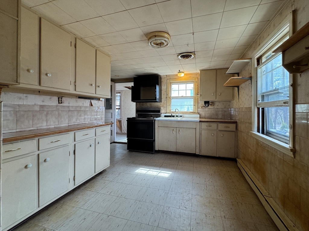 52 Harrison Avenue Auburn, MA 01501 - Photo 8 of 29