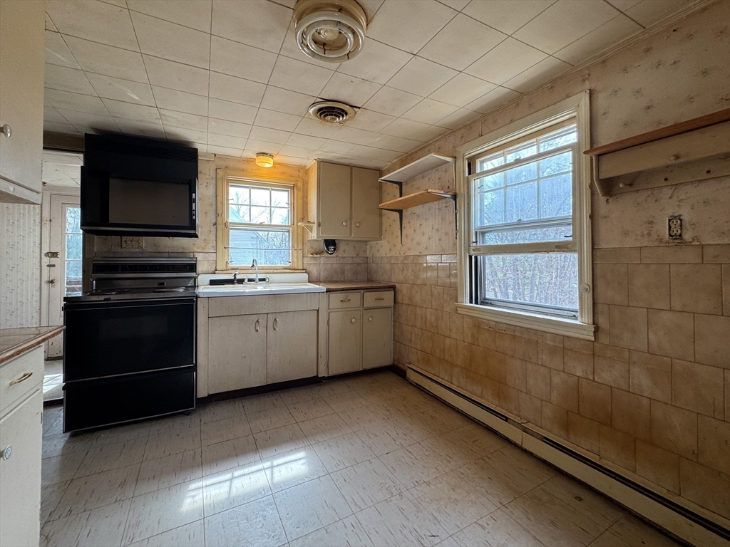 52 Harrison Avenue Auburn, MA 01501 - Photo 9 of 29