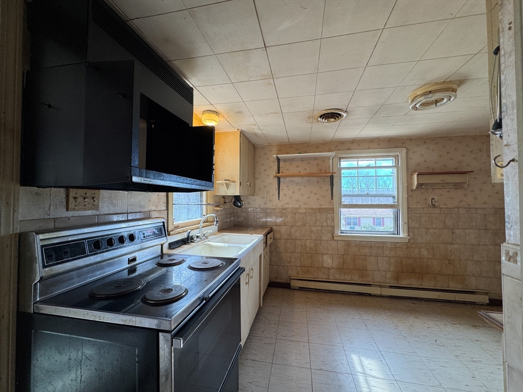 52 Harrison Avenue Auburn, MA 01501 - Photo 10 of 29