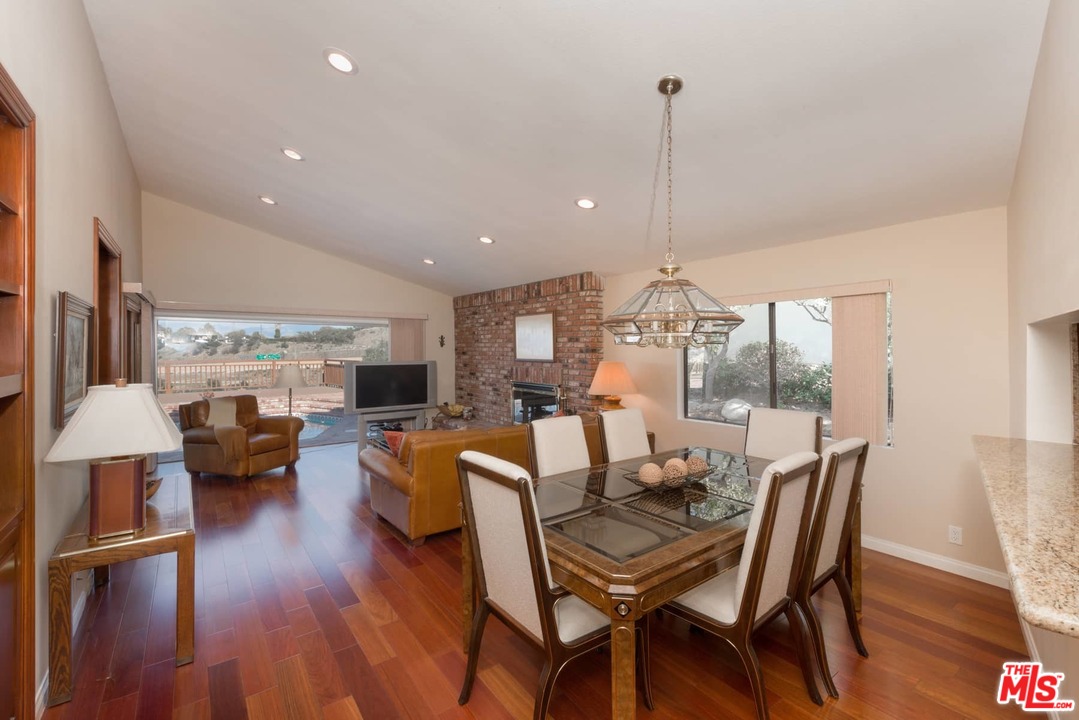 15671 Royal Ridge Road Sherman Oaks, CA 91403 - Photo 13 of 31
