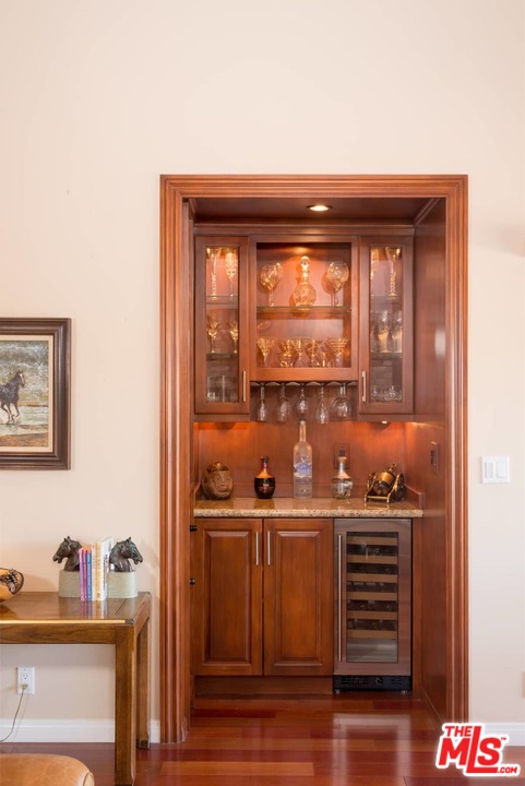 15671 Royal Ridge Road Sherman Oaks, CA 91403 - Photo 14 of 31