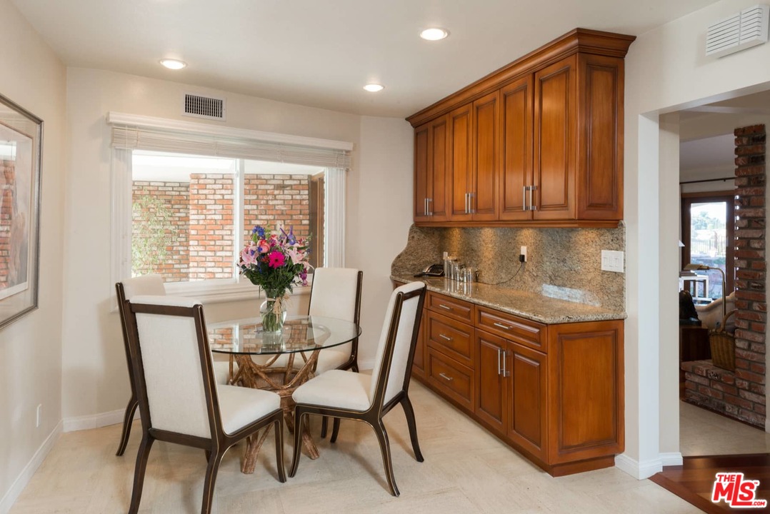 15671 Royal Ridge Road Sherman Oaks, CA 91403 - Photo 16 of 31