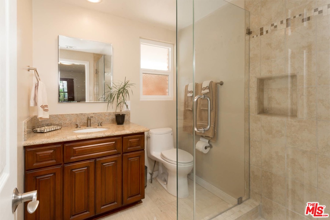 15671 Royal Ridge Road Sherman Oaks, CA 91403 - Photo 18 of 31