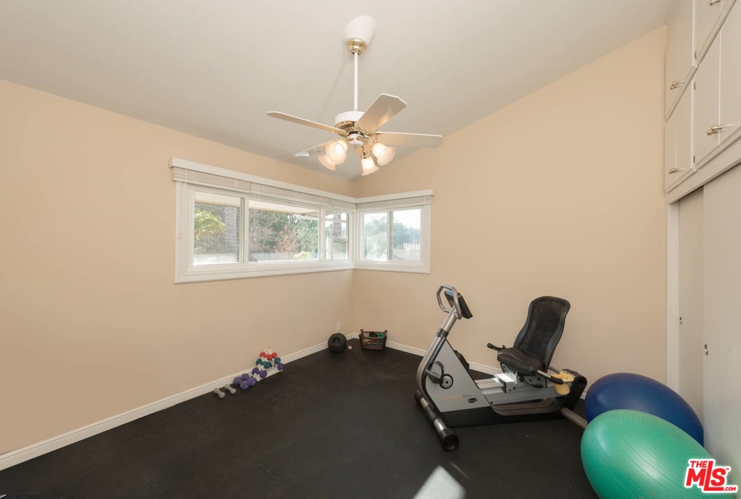 15671 Royal Ridge Road Sherman Oaks, CA 91403 - Photo 21 of 31