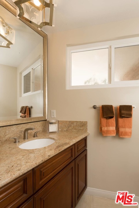 15671 Royal Ridge Road Sherman Oaks, CA 91403 - Photo 22 of 31