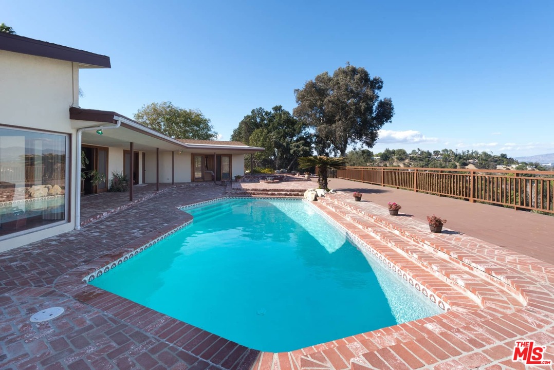 15671 Royal Ridge Road Sherman Oaks, CA 91403 - Photo 27 of 31