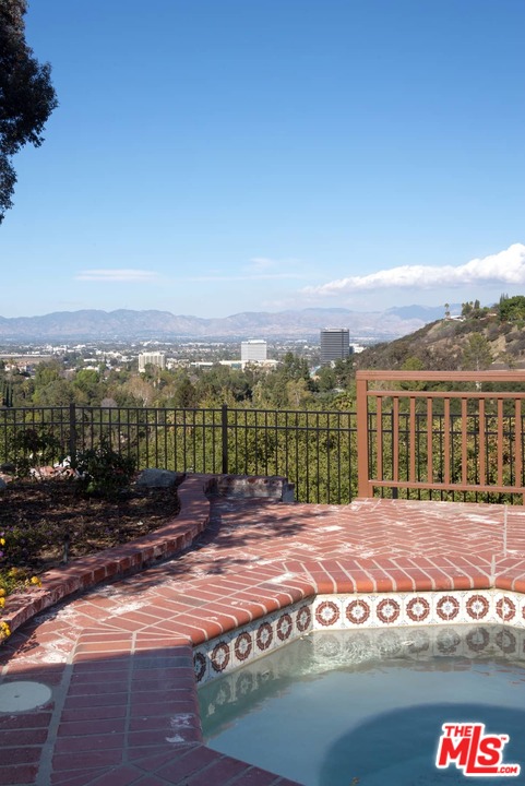 15671 Royal Ridge Road Sherman Oaks, CA 91403 - Photo 28 of 31