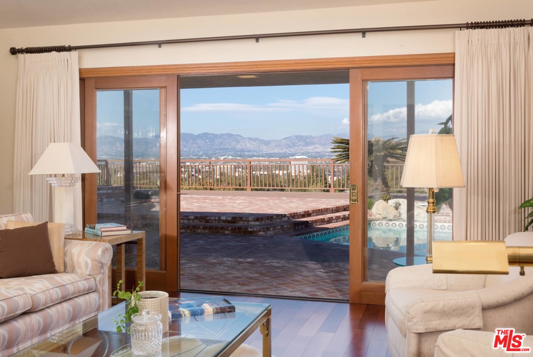 15671 Royal Ridge Road Sherman Oaks, CA 91403 - Photo 4 of 31