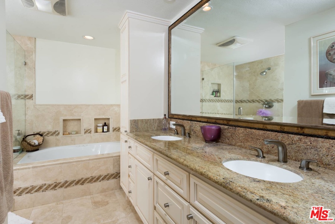 15671 Royal Ridge Road Sherman Oaks, CA 91403 - Photo 7 of 31